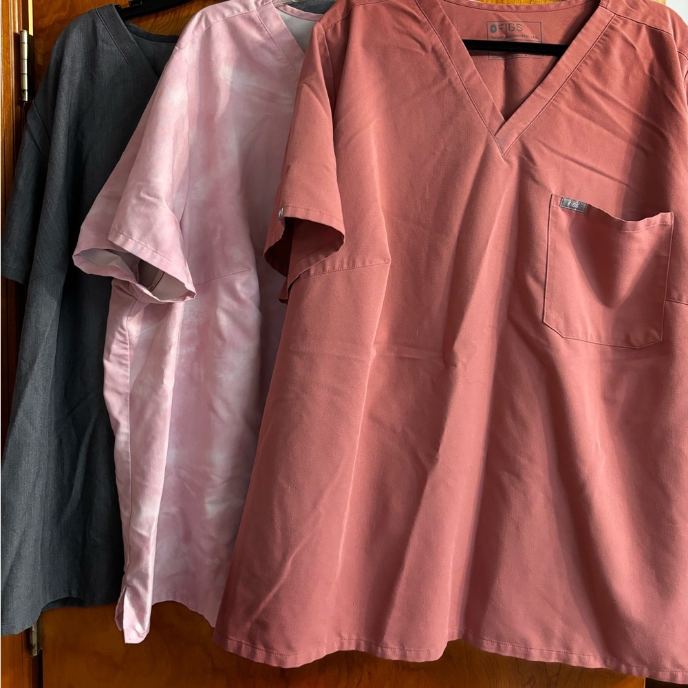 Fig scrub top